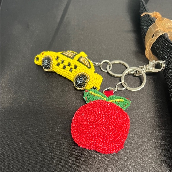 From India To You | Beaded NY Skyline Shoulder Bag w/ 2 Bag Charms 🍎🚕 - Picture 12 of 15